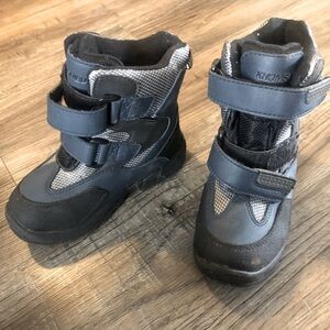 Boy winter boots